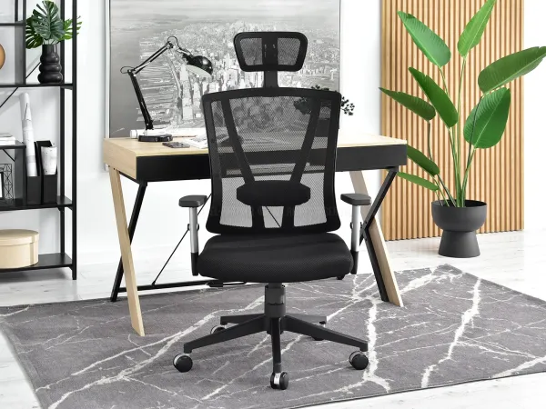 Czarny fotel biurowy jako symbol profesjonalizmu - klasyka w biurze